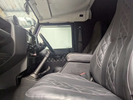 Land Rover Defender 2.2 Defender 90 Hard Top TD 4WD 5dr 37