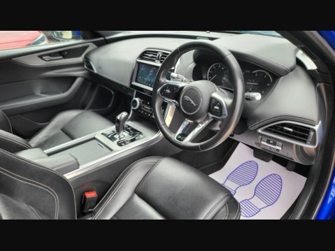 Jaguar XE R-DYNAMIC S 2