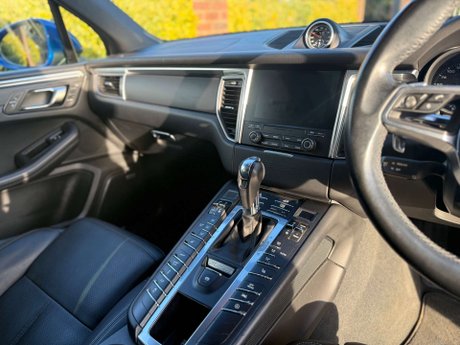 Porsche Macan 2.0 Macan Semi-Auto 4WD 5dr 31