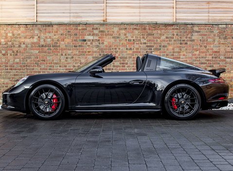 Porsche 911 Targa 4 GTS (991.2) 32