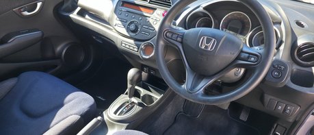 Honda Jazz I-VTEC ES..AUTOMATIC..12 MAIN DEALER SERVICES..1 PREVIOUS KEEPER..STUNNING 1