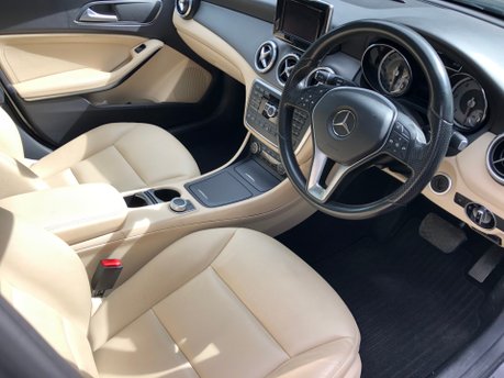 Mercedes-Benz GLA Class GLA220 CDI 4MATIC SE PREMIUM PLUS 70000m Pan Roof Beige Interior 21