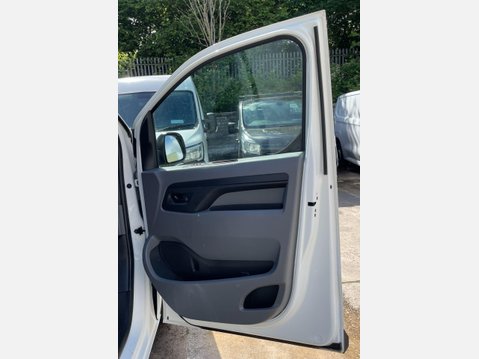 Vauxhall Vivaro 1.5 Turbo D 2700 Dynamic Panel Van 6dr Diesel Manual L1 H1 Euro 6 (s/s) (10 22