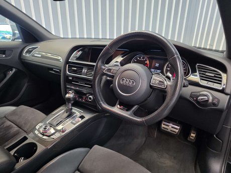 Audi RS4 4.2 FSI V8 Estate 5dr Petrol S Tronic quattro Euro 5 (450 ps) 40