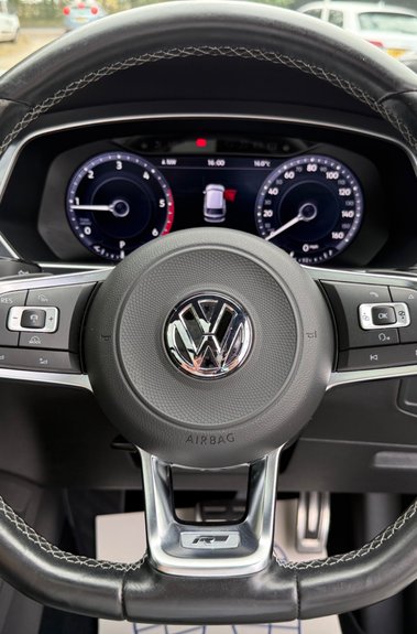 Volkswagen Tiguan R LINE TDI BMT 4MOTION DSG - PAN ROOF - APPLE CAR PLAY -ADAPTIVE CRUISE 