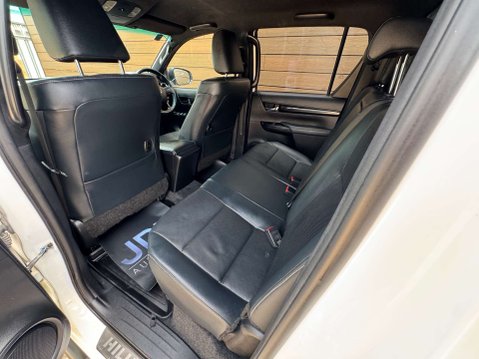 Toyota Hilux 2.4 HI-Luxury Invincible X D-4D 4WD Double Cab 4WD 5dr 29