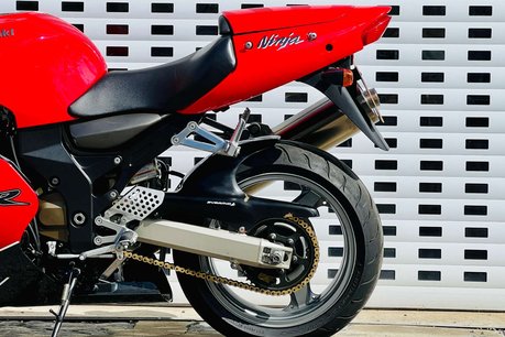 Kawasaki ZX ZX12-R 25