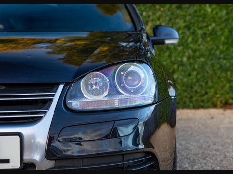 Volkswagen Golf 3.2 Golf R32 Semi-Auto 4WD 3dr 32
