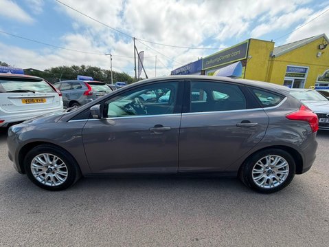 Ford Focus 1.6 Titanium Euro 5 5dr 8