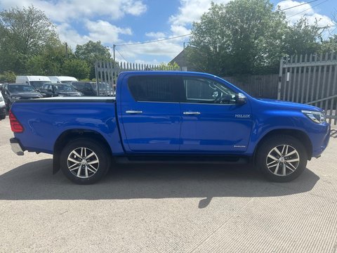 Toyota Hilux INVINCIBLE 4WD D-4D DCB 4