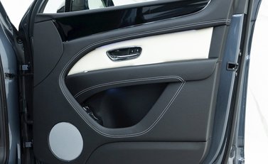 Bentley Bentayga V8 S 27