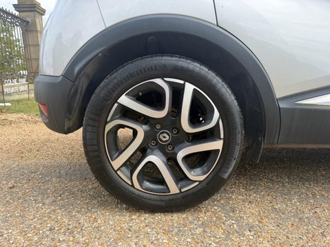 Renault Captur 0.9 TCe ENERGY Iconic SUV 5dr Petrol Manual Euro 6 (s/s) (90 ps) 22