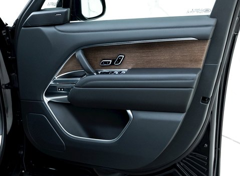 Land Rover Range Rover D300 SE 21