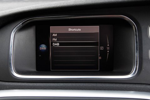 Volvo V40 T2 R-DESIGN NAV PLUS 24