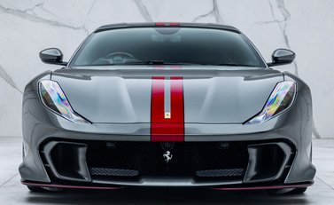 Ferrari 812 Competizione 4
