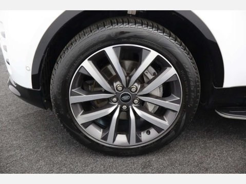 Land Rover Discovery 3.0 Discovery R-Dynamic SE D MHEV Auto 4WD 5dr 69