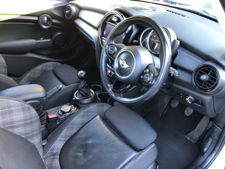 Mini Hatch COOPER 1.5 Chili Media XL 5 dr Manual 63000mls FSH 2 Owners £35 tax 2