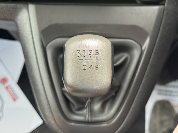 Citroen Dispatch MWB L2H1 Low Roof Enterprise 145bhp 1400 Air Con Sensors SELECT 34