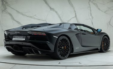 Lamborghini Aventador S LP 740-4 ROADSTER 9