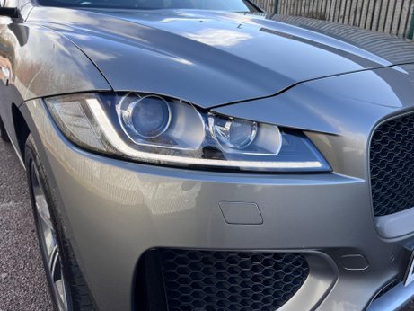 Jaguar F-Pace 3.0 D300 V6 S Auto AWD Euro 6 (s/s) 5dr 81