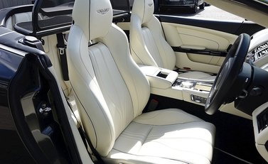 Aston Martin DB9 Volante 16