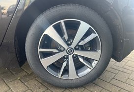 Nissan LEAF ACENTA AUTOMATIC 13