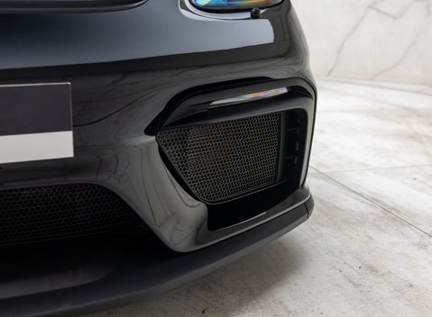 Porsche Cayman GT4 (718) 37