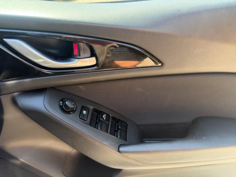 Mazda 3 2.0 SKYACTIV-G Sport Nav Euro 5 (s/s) 5dr 27