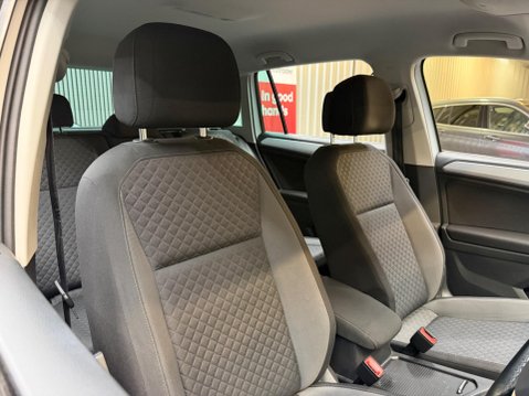 Volkswagen Tiguan 2.0 TDI SE Navigation 4Motion Euro 6 (s/s) 5dr 35