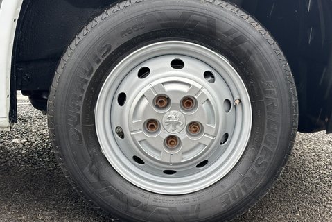 Peugeot Boxer 333 L1 H1 120 ps BlueHdi Professional - Sat Nav & Air Con 31