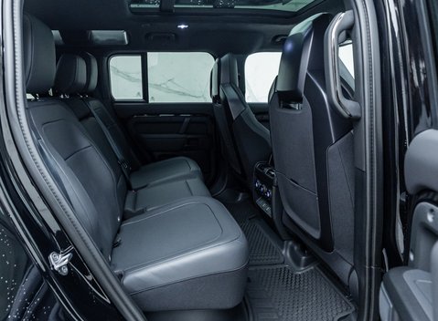 Land Rover Defender 110 OCTA Black 19
