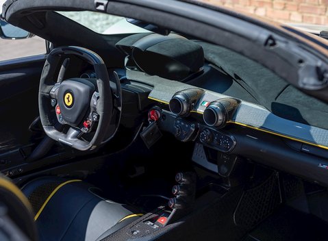 Ferrari LaFerrari Aperta 17