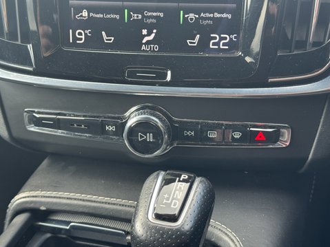 Volvo V90 (Sold) 2.0 D4 R-Design Pro Estate 5dr Diesel Auto Euro 6 24