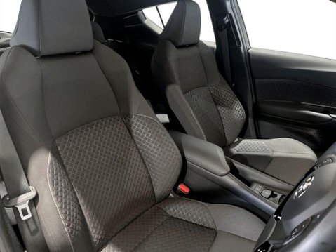 Toyota C-HR 1.8 VVT-h GPF Icon SUV 5dr Petrol Hybrid CVT Euro 6 (s/s) (122 ps) 11