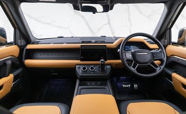 Land Rover Defender 110 X P400e 17