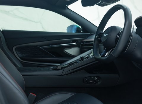 Aston Martin DB12 V8 13