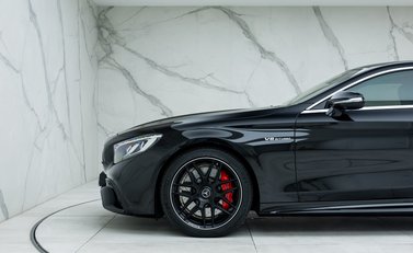 Mercedes-Benz AMG S63 Coupe Premium 32