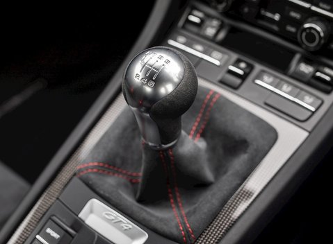 Porsche Cayman GT4 19