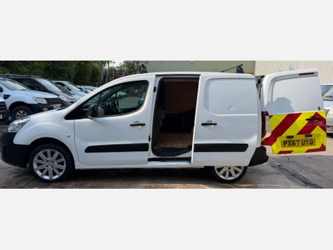 Peugeot Partner 1.6 BlueHDi 651 Professional Panel Van 5dr Diesel Manual L1 (112 g/km, 73.9 30