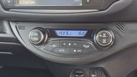 Toyota Yaris 1.5 VVT-h Design Hatchback 5dr Petrol Hybrid E-CVT Euro 6 (101 ps) 31