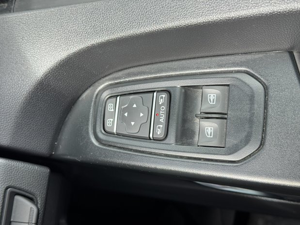 Renault Trafic Crew Cab AUTO LWB L2H1 Low Roof Sport LI30 Air Con Nav EURO 6 32