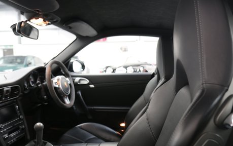 Porsche 911 Carrera S - Sensational Manual Coupe 26