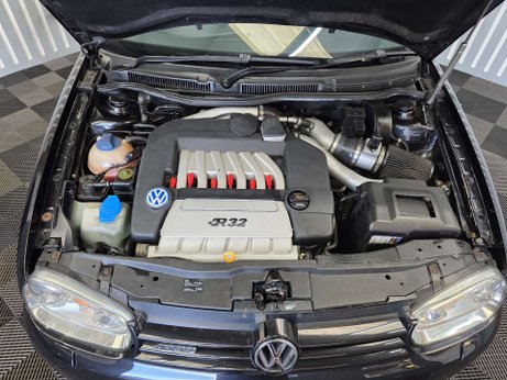 Volkswagen Golf 3.2 R32 Hatchback 3dr Petrol Manual (276 g/km, 240 bhp) 26