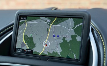 Aston Martin DB11 V8 17