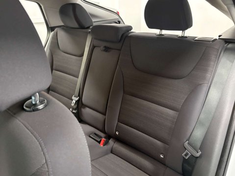 Hyundai IONIQ 1.6 IONIQ Premium FHEV Semi-Auto 5dr 41