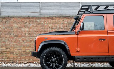 Land Rover Defender 90 Adventure 20