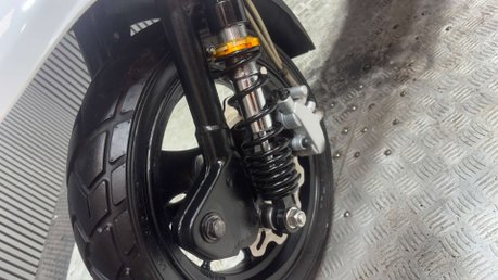 Royal Alloy GT 2019 ONLY 2K NEW MOT CUSTOM SCOOTER LEARNER LEGAL 125CC 43