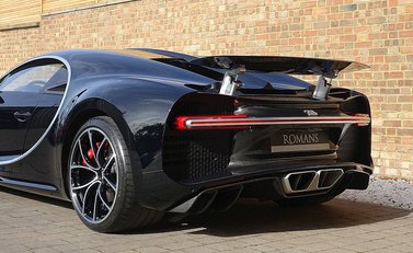 Bugatti Chiron 12