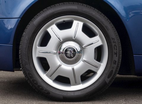 Rolls-Royce Phantom Drophead Coupe 12