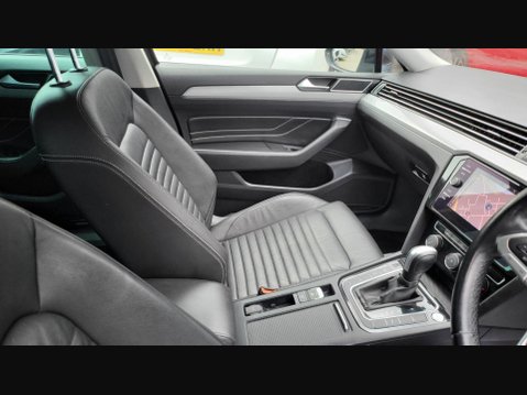 Volkswagen Passat SEL TDI DSG 33